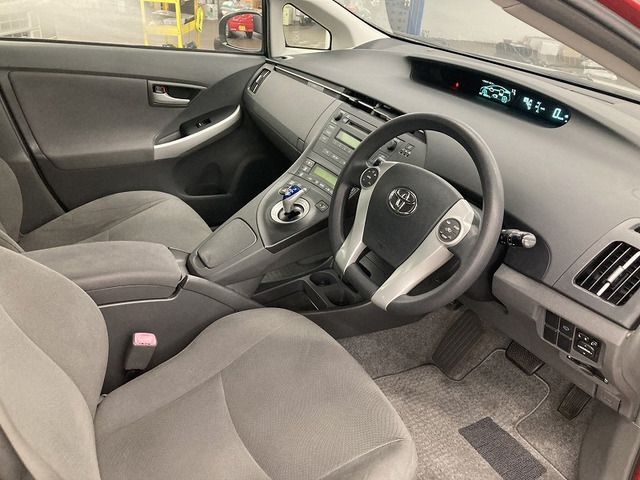 TOYOTA PRIUS 2011 Image 31