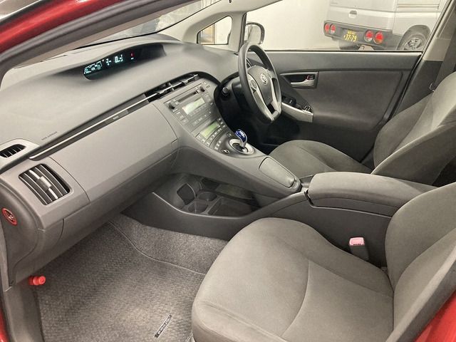 TOYOTA PRIUS 2011 Image 31