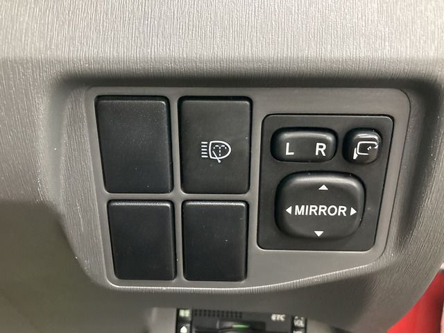 TOYOTA PRIUS 2011 Image 31