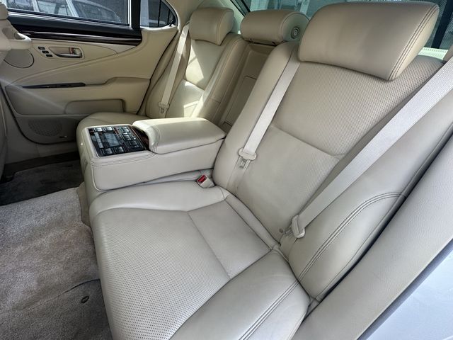 TOYOTA LEXUS LS600H 2015 Image 31