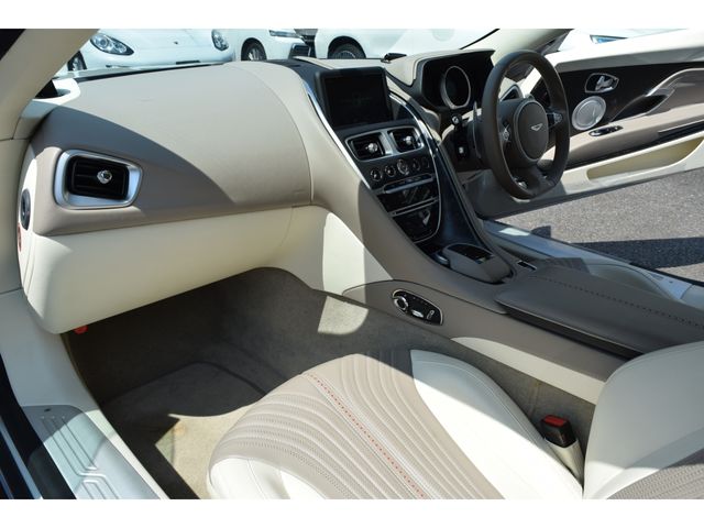 ASTON MARTIN ASTON MARTIN 2017 Image 31