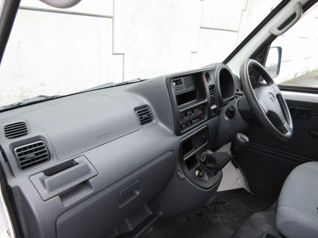 DAIHATSU HIJET DECKVAN 2016 Image 31