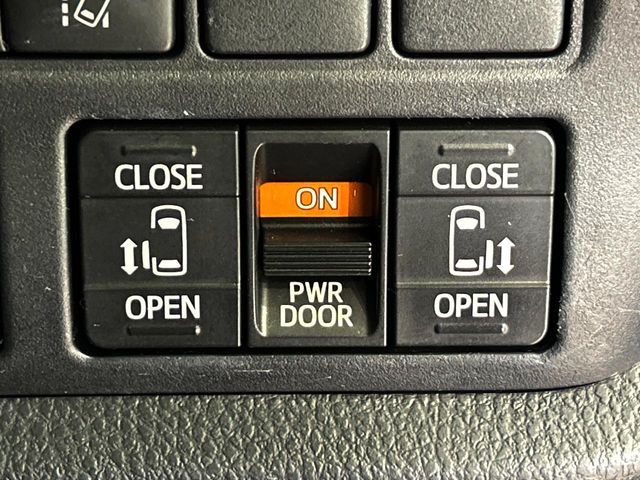 TOYOTA NOAH 2018 Image 31