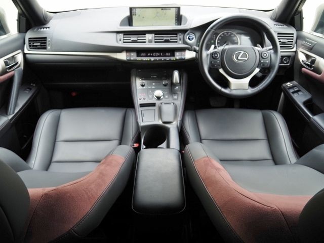 TOYOTA LEXUS CT200H 2022 Image 31