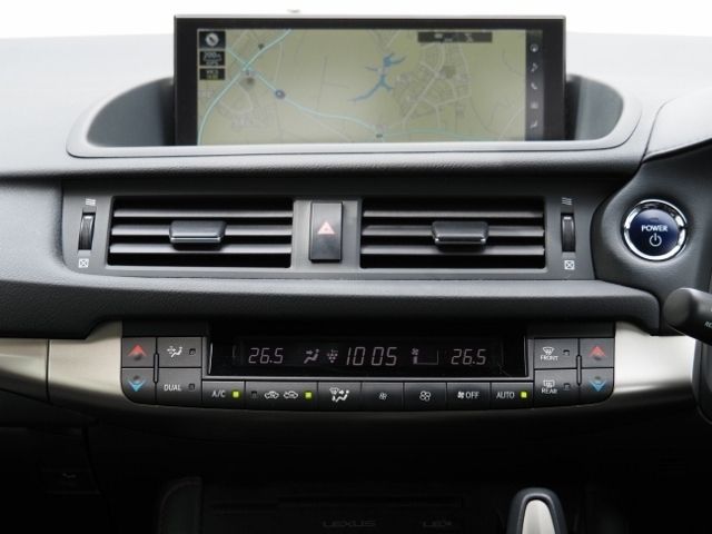 TOYOTA LEXUS CT200H 2022 Image 31