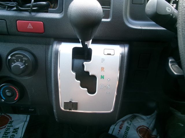 TOYOTA HIACE VAN 2WD 2020 Image 31