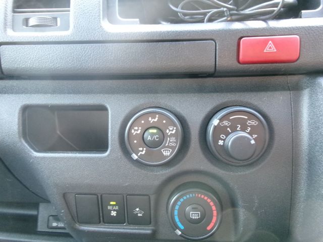 TOYOTA HIACE VAN 2WD 2020 Image 31