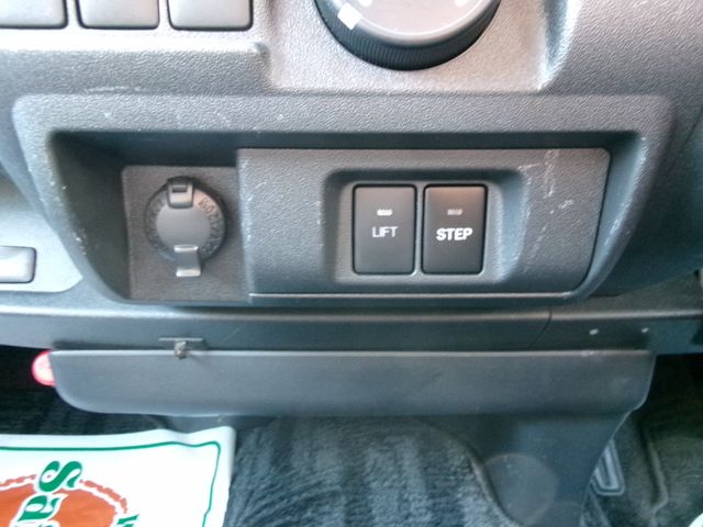 TOYOTA HIACE VAN 2WD 2020 Image 31