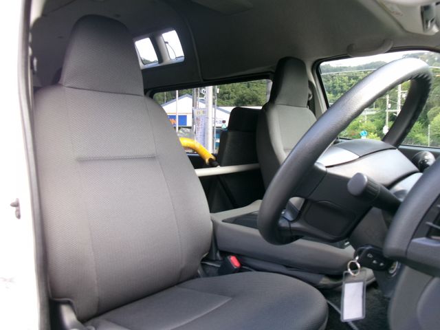 TOYOTA HIACE VAN 2WD 2020 Image 31