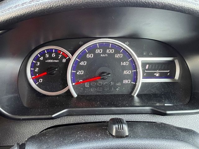 TOYOTA TANK 2018 Image 31