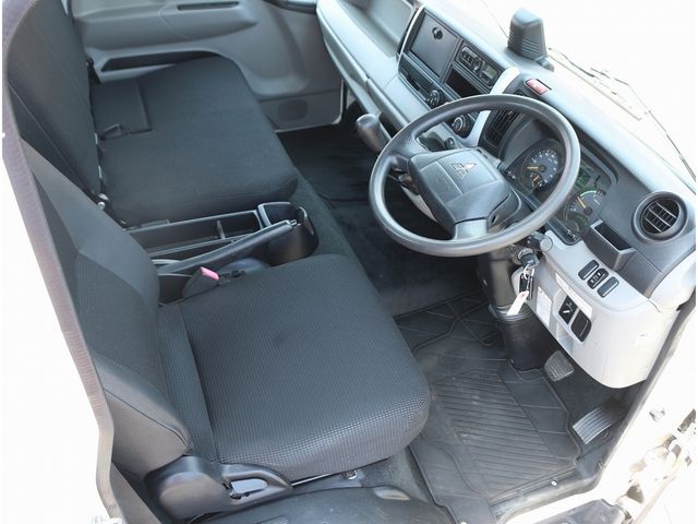 MITSUBISHI CANTER 2018 Image 31