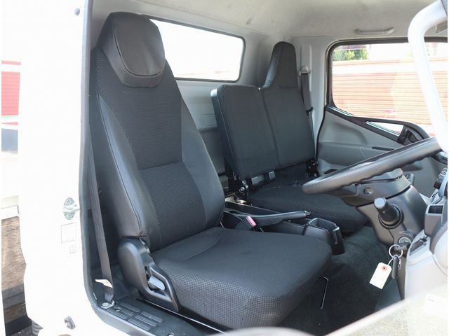 MITSUBISHI CANTER 2018 Image 31