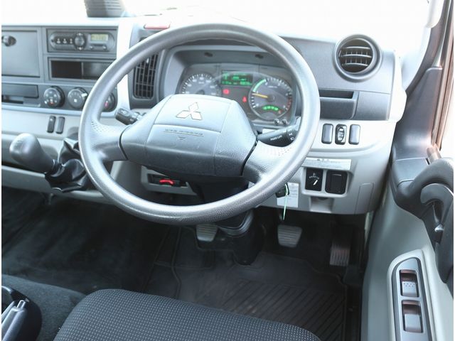 MITSUBISHI CANTER 2018 Image 31