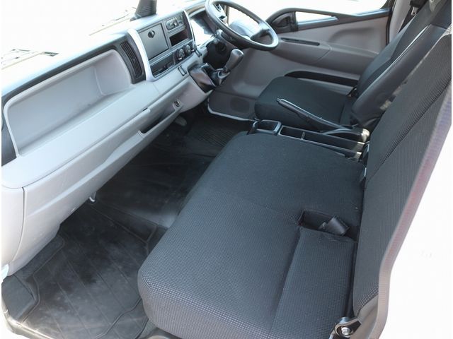 MITSUBISHI CANTER 2018 Image 31