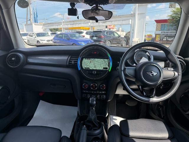 BMW MINI COOPER D 5DOOR 2018 Image 31