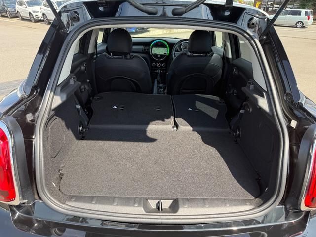 BMW MINI COOPER D 5DOOR 2018 Image 31