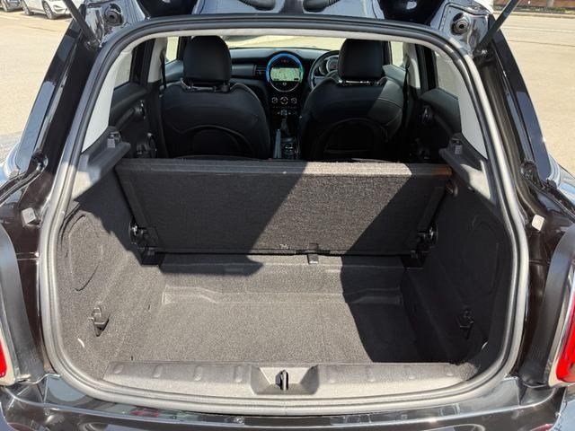 BMW MINI COOPER D 5DOOR 2018 Image 31