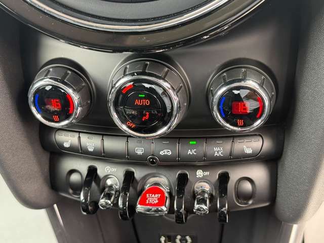 BMW MINI COOPER D 5DOOR 2018 Image 31