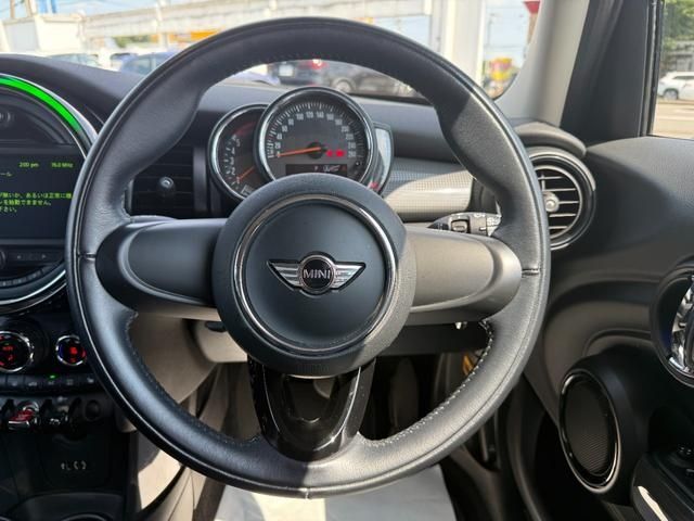 BMW MINI COOPER D 5DOOR 2018 Image 31