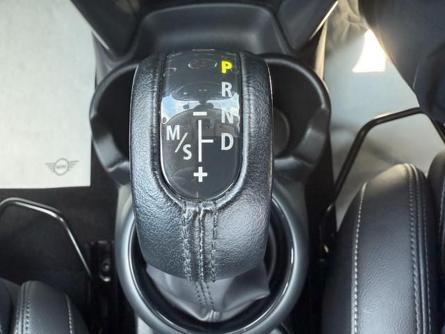 BMW MINI COOPER D 5DOOR 2018 Image 31