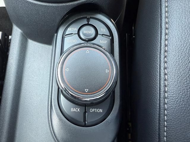 BMW MINI COOPER D 5DOOR 2018 Image 31