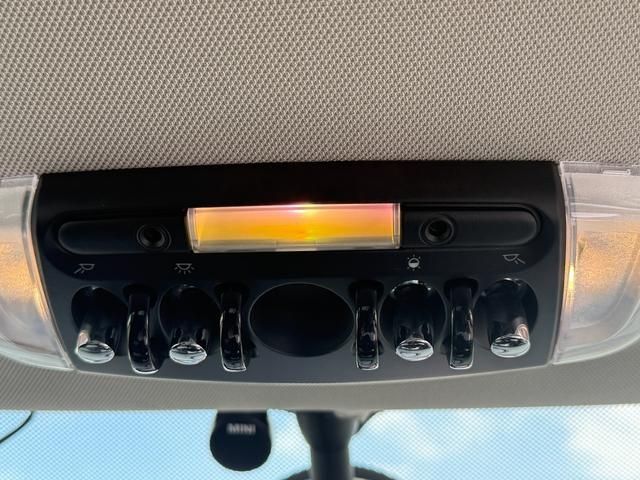 BMW MINI COOPER D 5DOOR 2018 Image 31