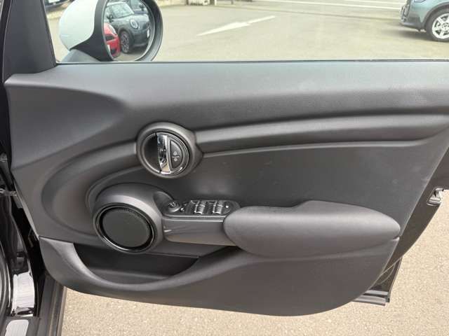 BMW MINI COOPER D 5DOOR 2018 Image 31