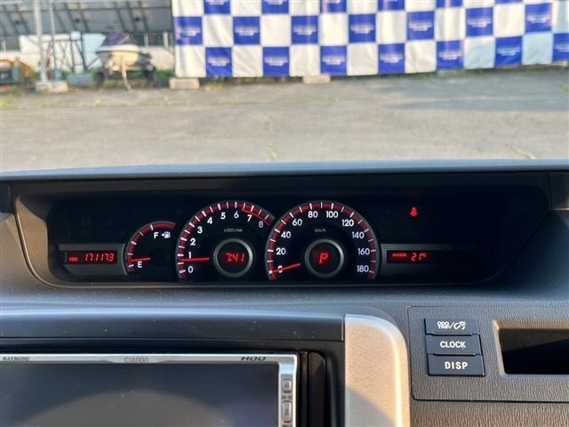 TOYOTA VOXY 4WD 2011 Image 31