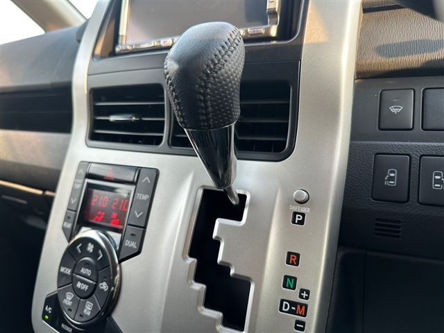 TOYOTA VOXY 4WD 2011 Image 31