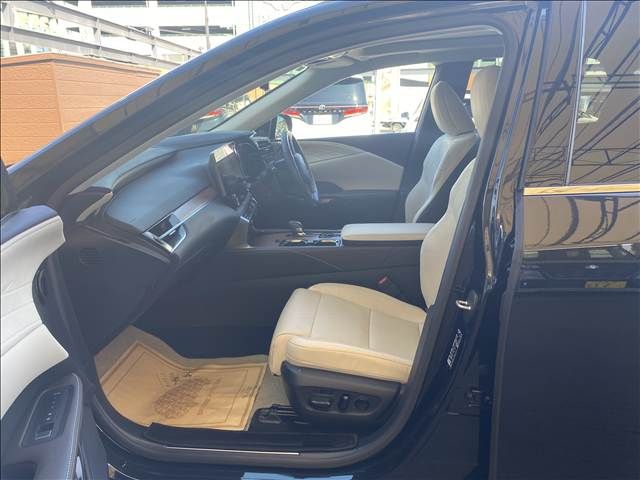 TOYOTA LEXUS RX450H+ 2023 Image 31