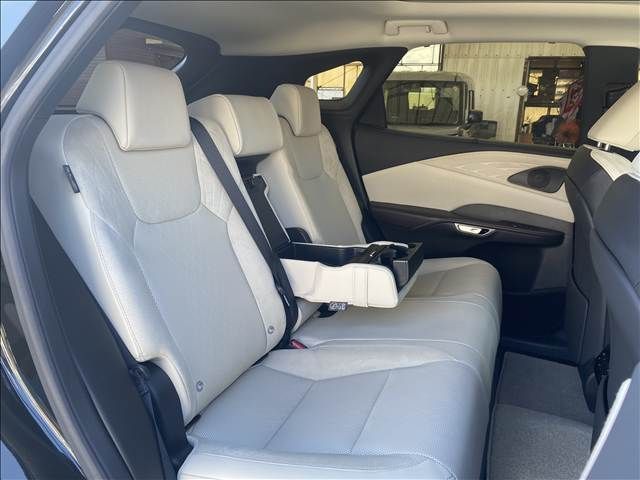 TOYOTA LEXUS RX450H+ 2023 Image 31