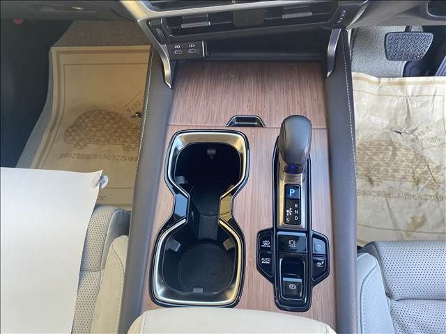 TOYOTA LEXUS RX450H+ 2023 Image 31