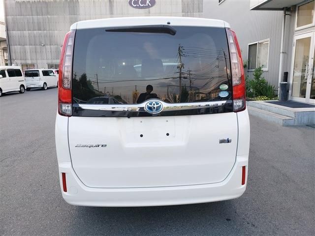 TOYOTA ESQUIRE HYBRID 2015 Image 31