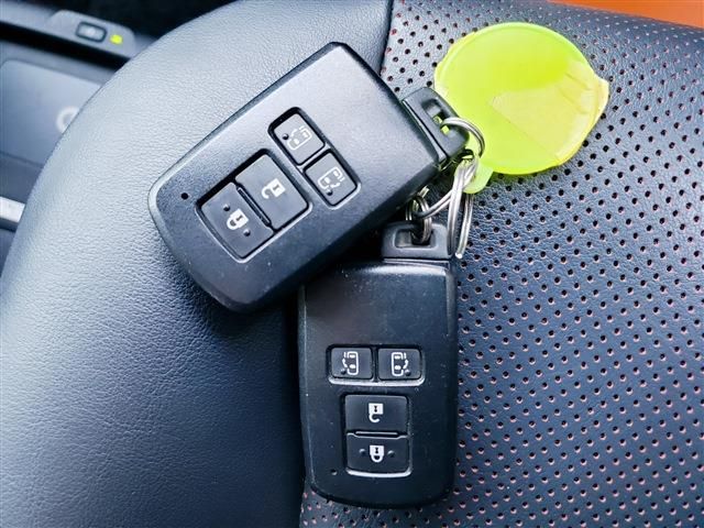 TOYOTA ESQUIRE HYBRID 2015 Image 31