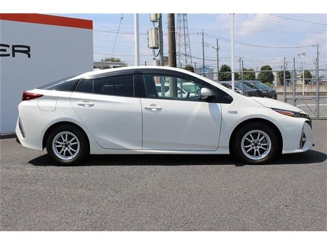 TOYOTA PRIUS PHV 2017 Image 31