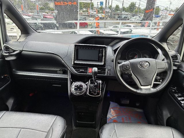 TOYOTA VOXY 2017 Image 31