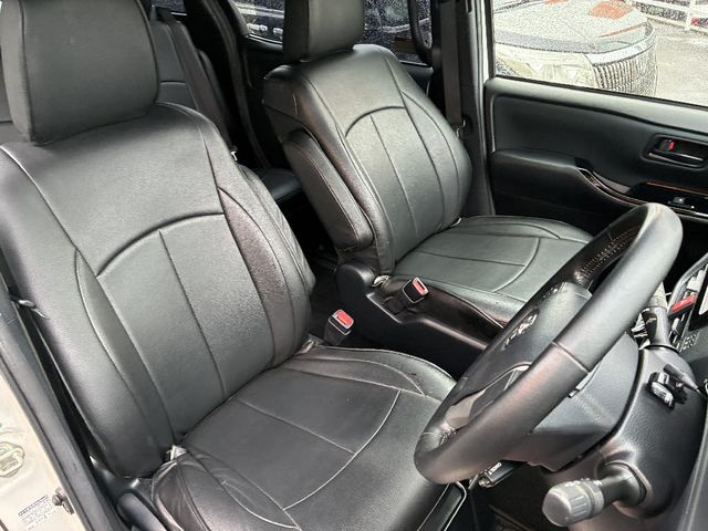 TOYOTA VOXY 2017 Image 31