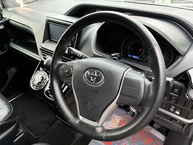 TOYOTA VOXY 2017 Image 31