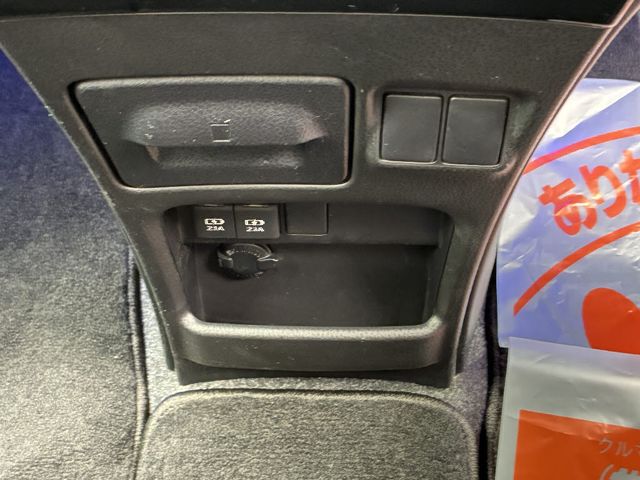 TOYOTA VOXY 2017 Image 31