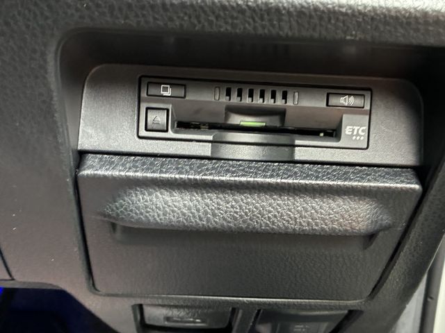 TOYOTA VOXY 2017 Image 31