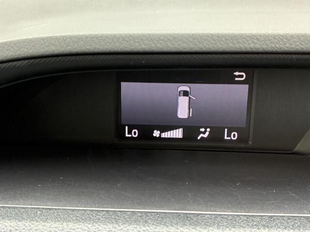 TOYOTA VOXY 2017 Image 31