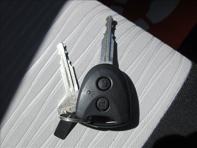 DAIHATSU MIRA E:S 2017 Image 31