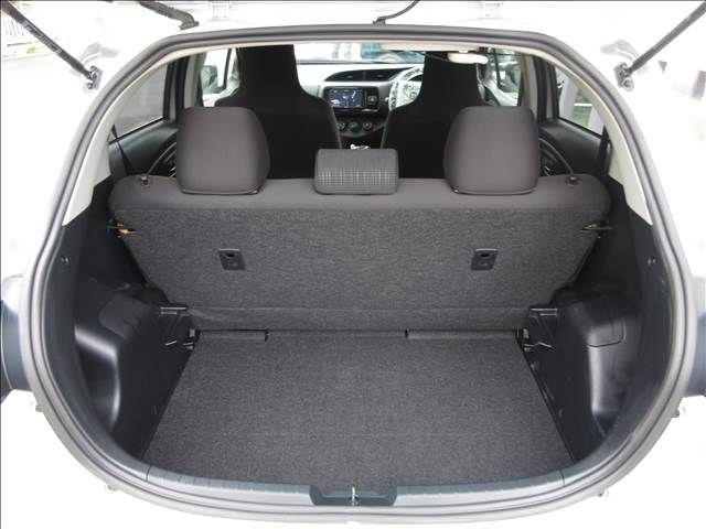 TOYOTA VITZ 2017 Image 31