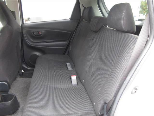 TOYOTA VITZ 2017 Image 31