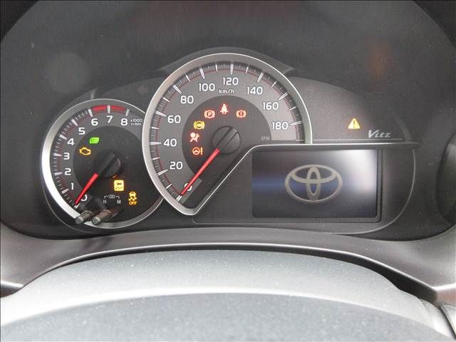 TOYOTA VITZ 2017 Image 31