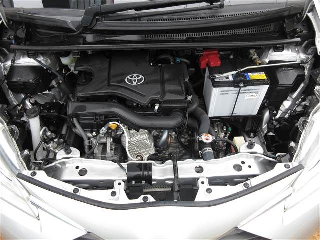 TOYOTA VITZ 2017 Image 31