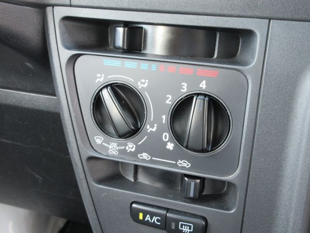 DAIHATSU HIJET CARGO 4WD 2021 Image 31