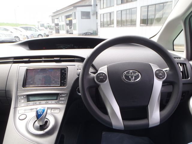 TOYOTA PRIUS 2011 Image 31