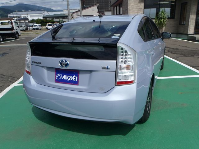 TOYOTA PRIUS 2011 Image 31