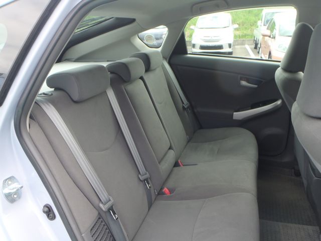 TOYOTA PRIUS 2011 Image 31